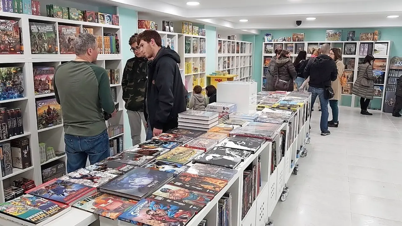 Tienda &lsquo;Distrito Zero&rsquo; en Santander. / ALERTA