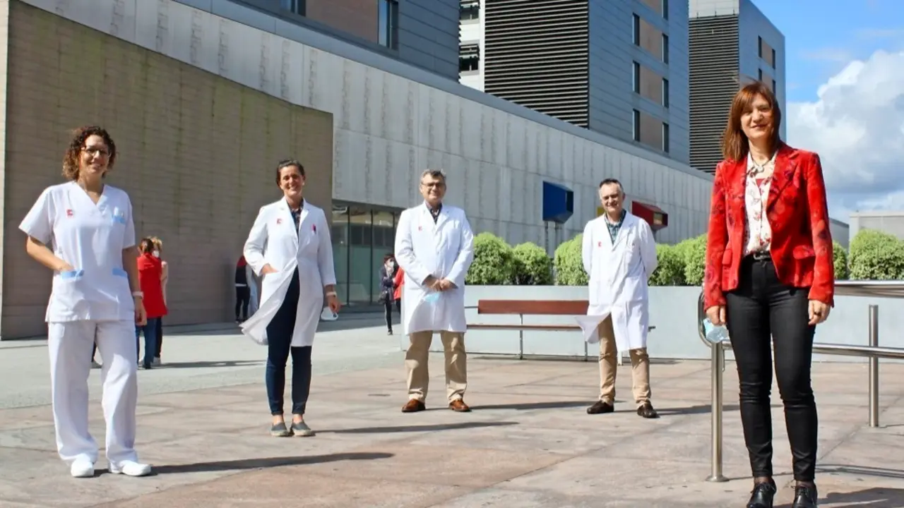 De izquierda a derecha, Elsa G&oacute;mez, 
Telva Carceller, Jes&uacute;s Artal, Luis Gaite 
y Ana Isabel de Santiago. / alerta
