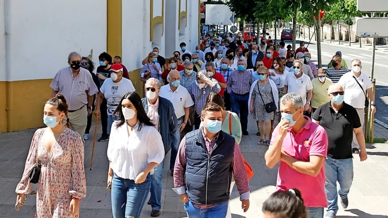 Numerosas personas acudieron a apoyar al sector de la tauromaquia. / Jos&eacute; Ram&oacute;n