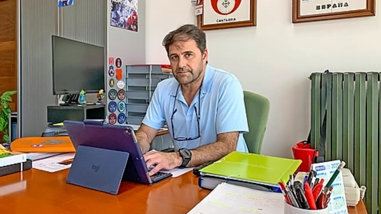 El concejal de Empleo y presidente de la Mancomunidad Miengo-Polanco, Pedro Roca. / ALERTA