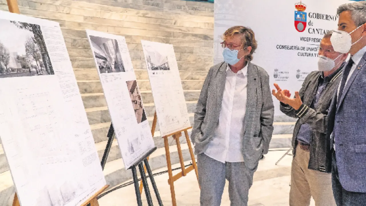 Gema Agudo, Roberto Onta&ntilde;&oacute;n y Pablo Zuloaga ante varios bocetos. / efe-pedro puente hoyos