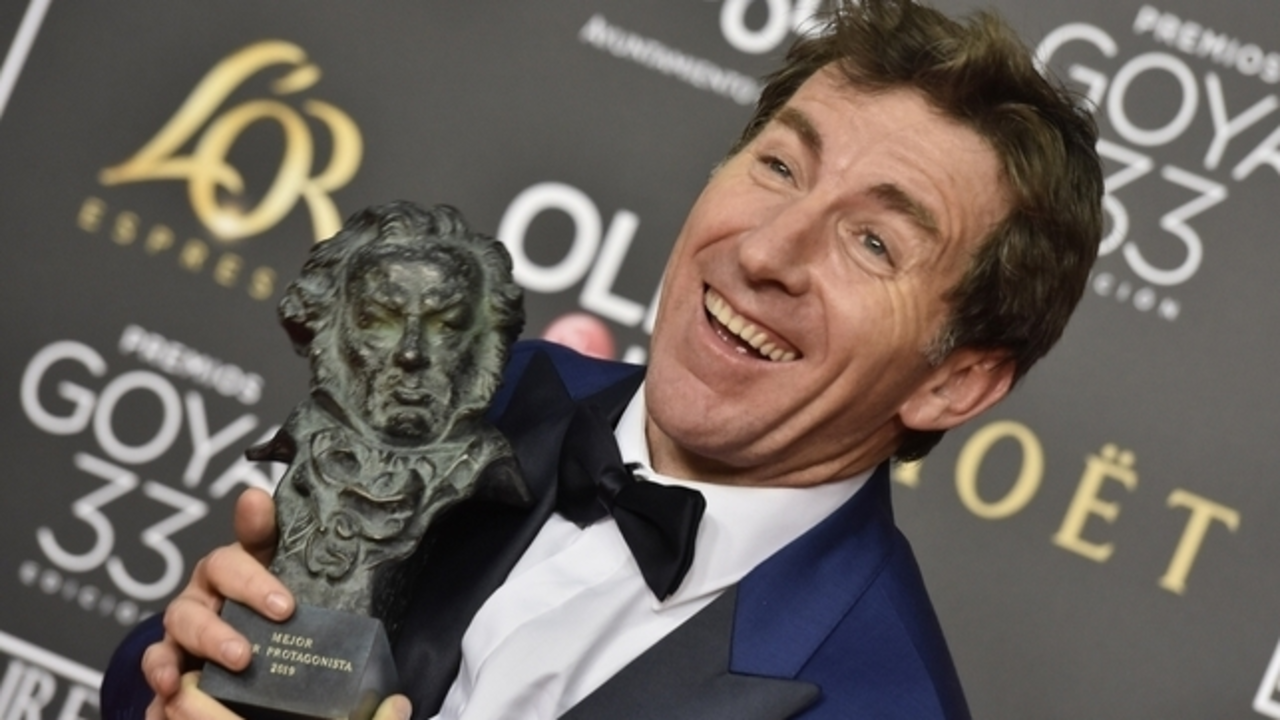 El actor Antonio de la Torre con el galard&oacute;n a "Mejor actor protagonista". EFE