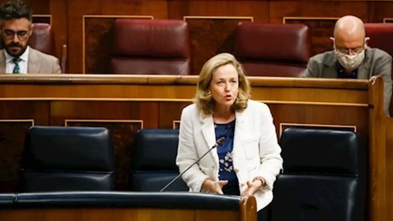 La vicepresidenta de Asuntos Econ&oacute;micos, Nadia Calvi&ntilde;o, en la sesi&oacute;n de control al Gobierno en el Congreso - CONGRESO