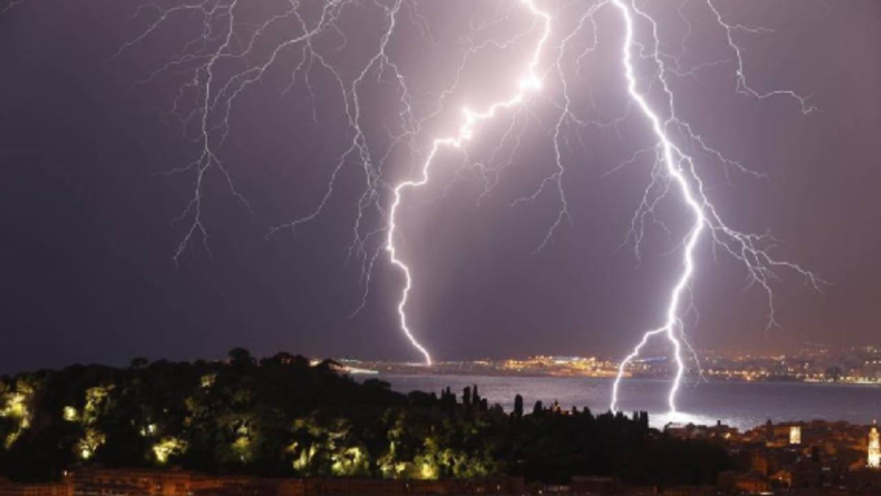 rayos durante las tormentas asociadas al monz&oacute;n en los estados indios de Bihar y Uttar Pradesh,