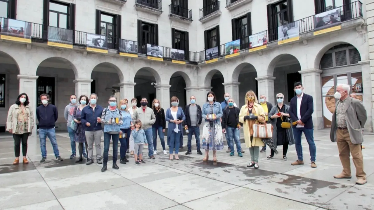 Inauguraci&oacute;n de la muestra en la Plaza Porticada. / jos&eacute; ram&oacute;n
