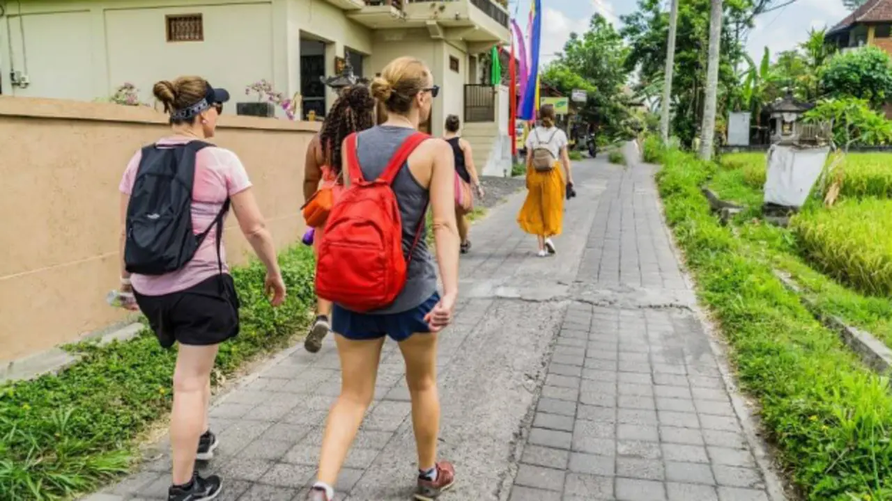 Bali, la ex&oacute;tica isla indonesia conocida por sus playas, frondosos arrozales y riqueza cultural.