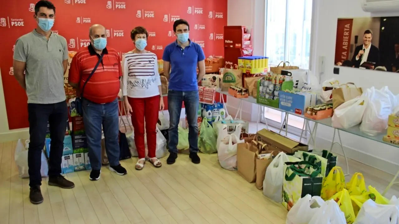 Entrega de los alimentos donados. / ALERTA