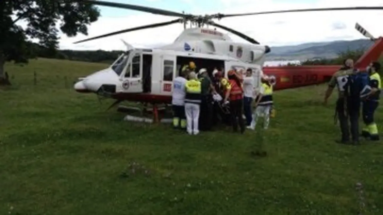 Helic&oacute;ptero del Gobierno evac&uacute;a a una mujer grave tras caerse del caballo