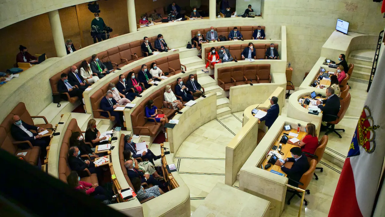 Parlamento de Cantabria lunes, 29 de junio del 2020, debate estado de la regi&oacute;n.