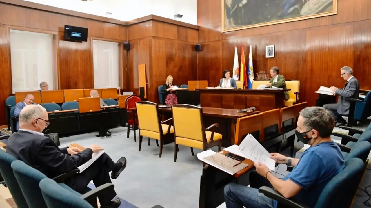 Reuni&oacute;n del consejo de administraci&oacute;n de la Sociedad Cementerio Jard&iacute;n. / ALERTA