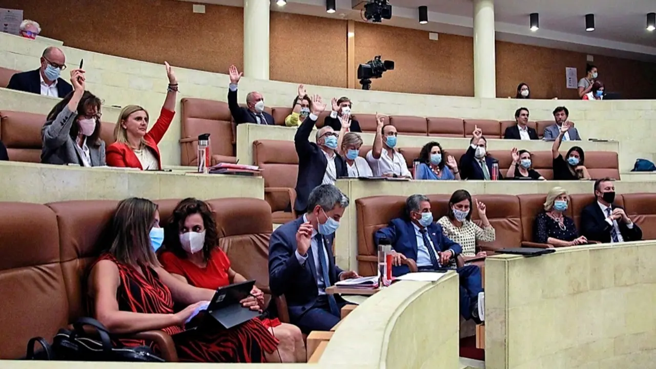 Un momento de la cita parlamentaria de ayer. / jos&eacute; ram&oacute;n