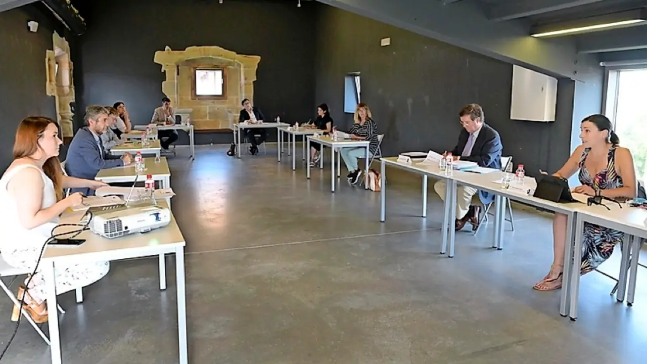 Reuni&oacute;n mantenida ayer del Patronato de la Fundaci&oacute;n Santander Creativa en Enclave Pronillo. / alerta