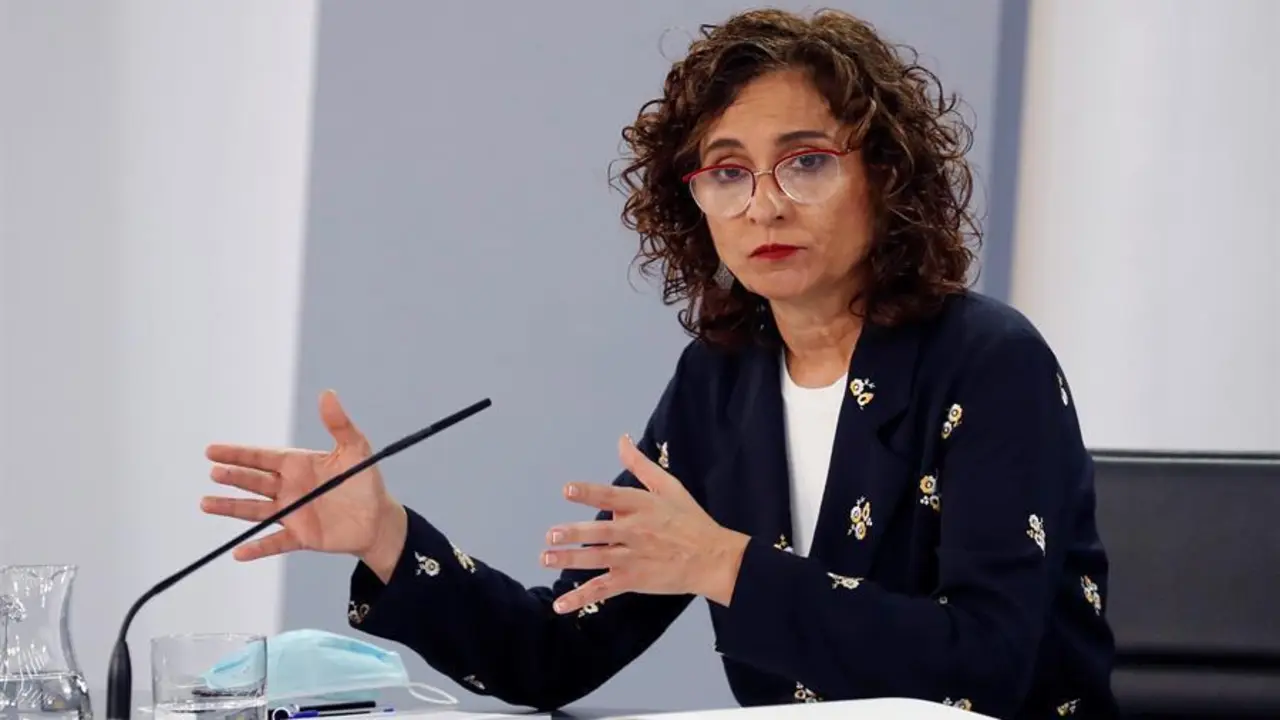 La ministra de Hacienda y portavoz del Gobierno, Mar&iacute;a Jes&uacute;s Montero, ofrece una rueda de prensa. EFE/Chema Moya