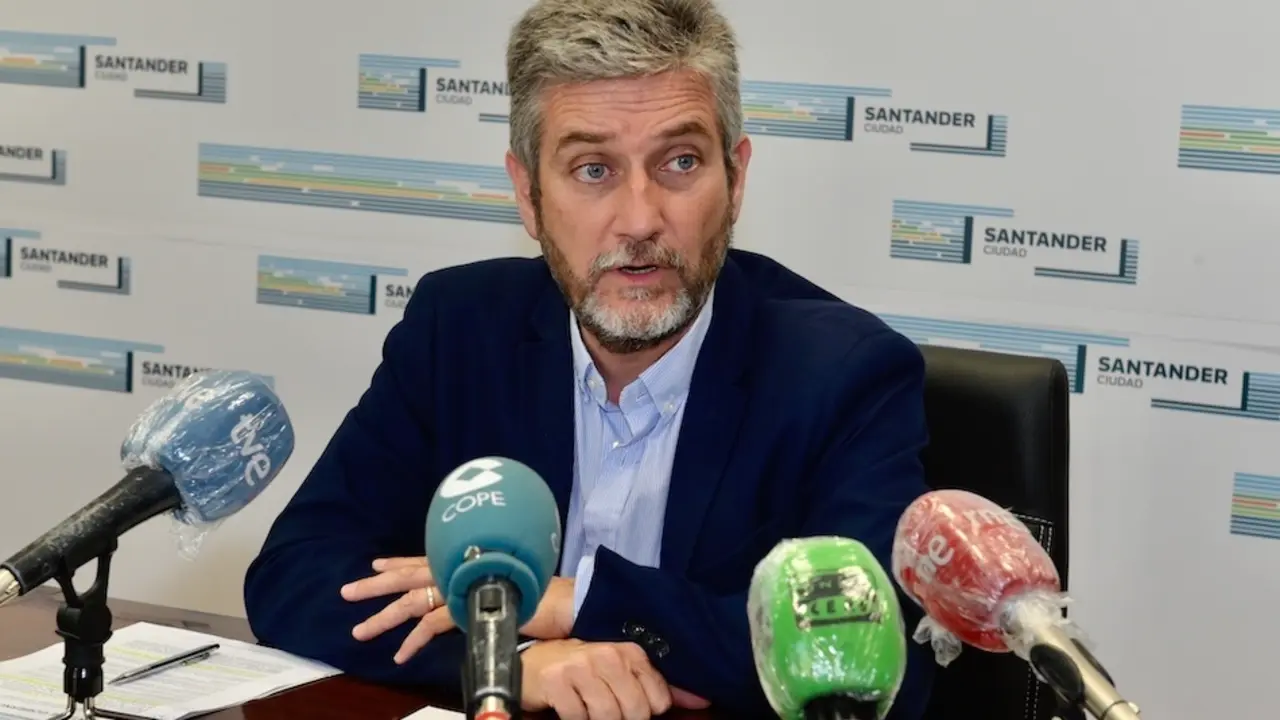 El portavoz del equipo de gobierno del Ayuntamiento de Santander, Javier Ceruti. / ALERTA