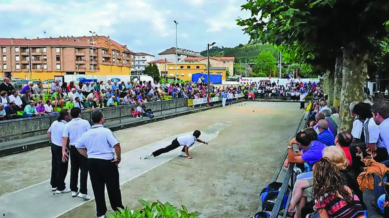 Partido disputado en la bolera &lsquo;El Ferial&rsquo; de Beranga. / ALERTA