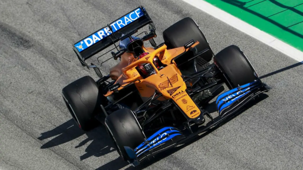 El bravo piloto Sainz durante las vueltas.