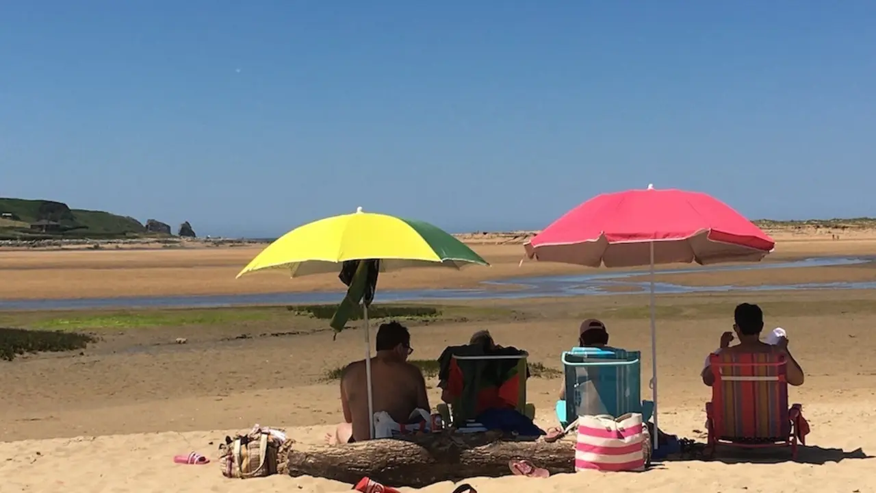 Playa de Mogro en el d&iacute;a de ayer. / S.D.