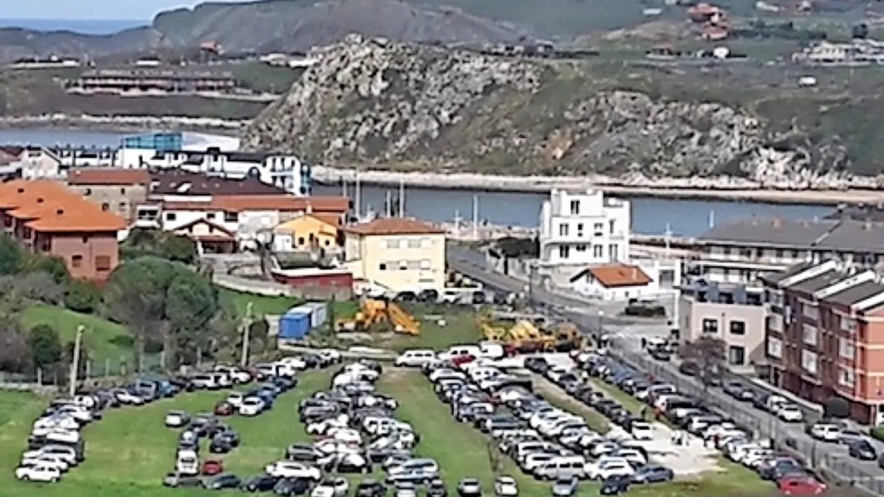 Vista del aparcamiento de La B&aacute;rcena. / ALERTA