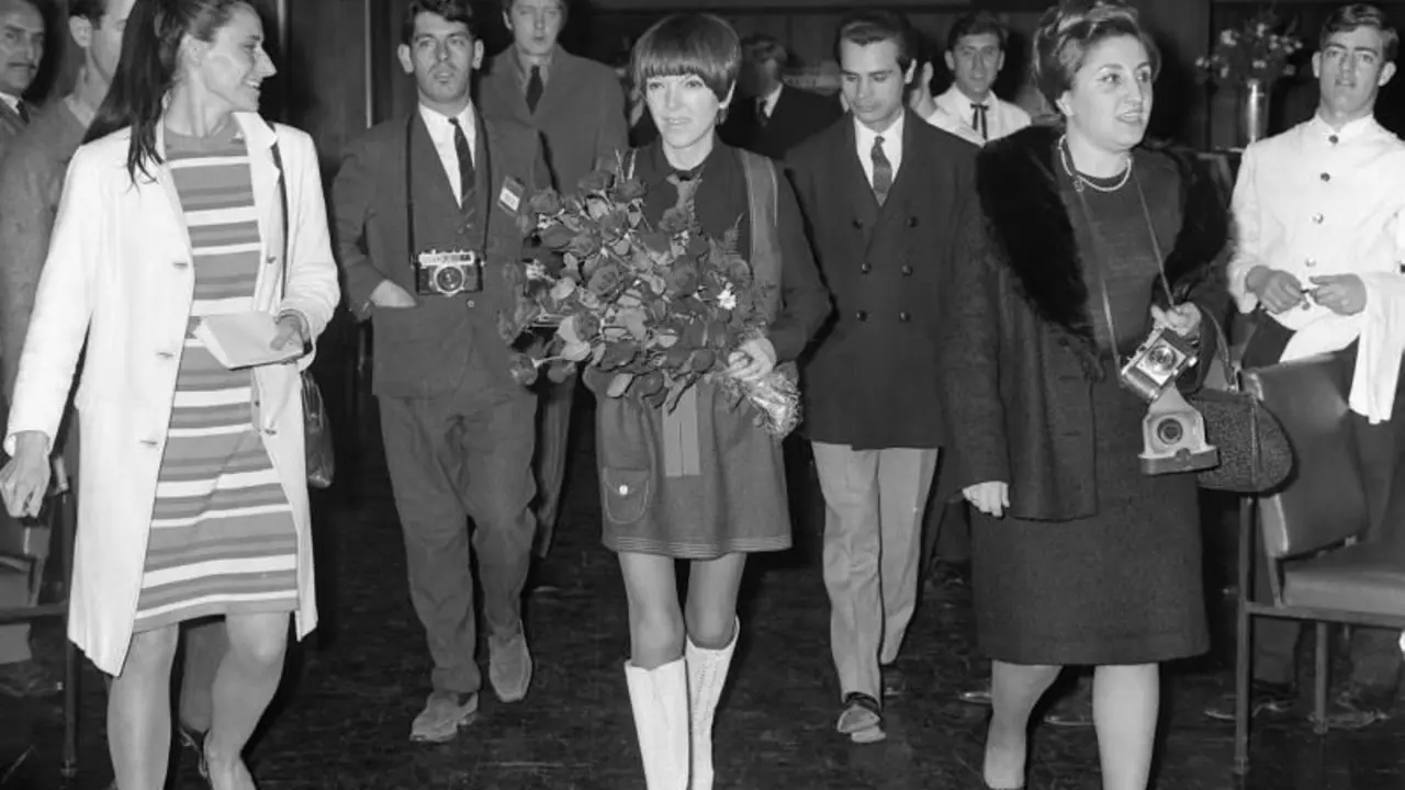La creadora de la minifalda, Mary Quant, a su llegada a Madrid para presentar sus modelos en un desfile en la residencia del Embajador ingl&eacute;s. EFE/Archivo
