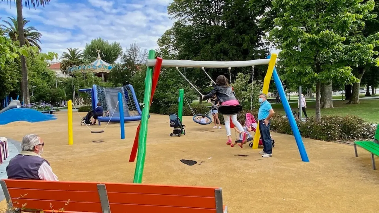 El Ayuntamiento abre m&aacute;s &aacute;reas infantiles de la ciudad. / ALERTA