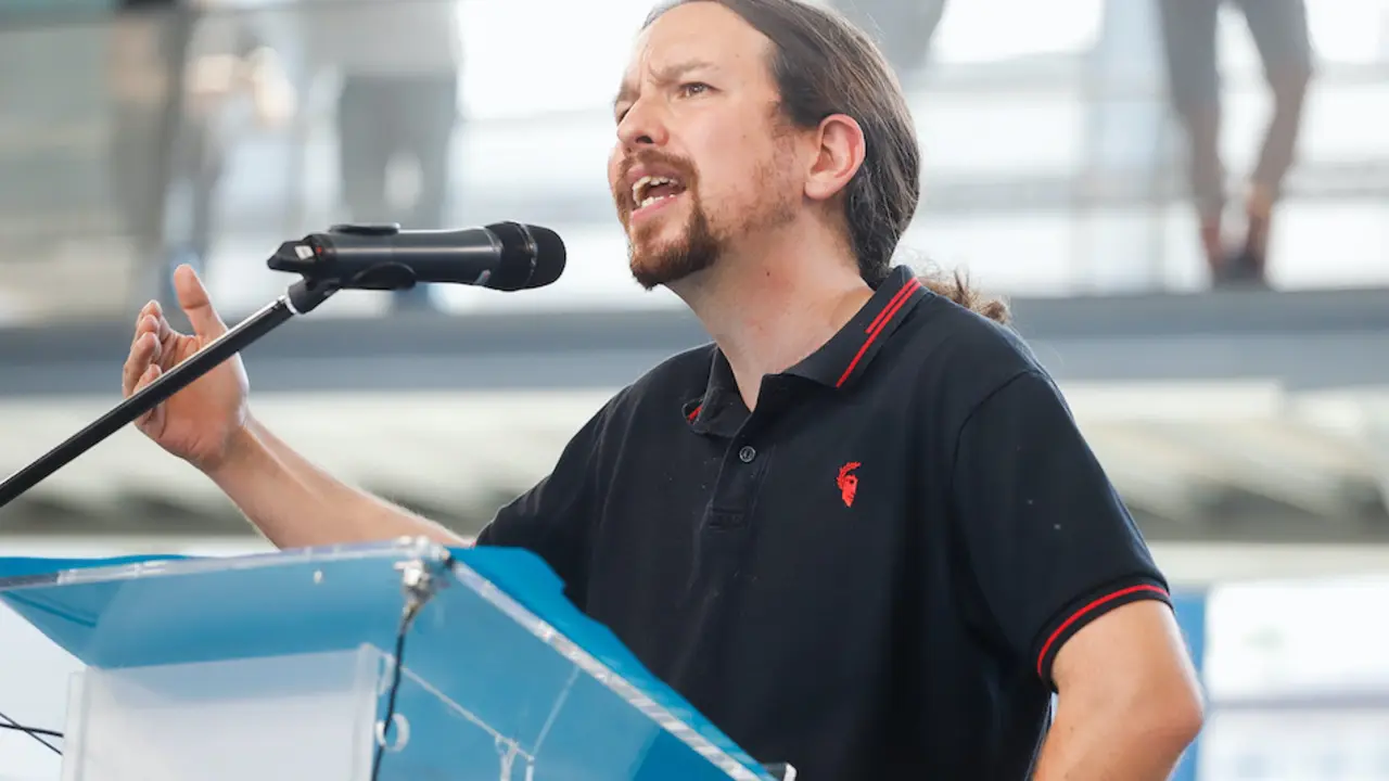 El vicepresidente segundo del Gobierno y l&iacute;der de Podemos, Pablo Iglesias, durante su intervenci&oacute;n para apoyar al candidato de Galicia. / E. PRESS
