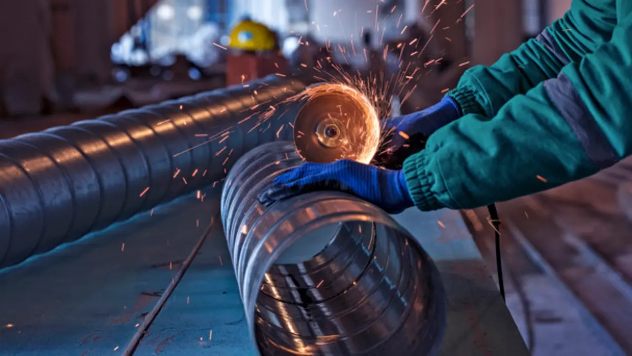 La producci&oacute;n industrial en Cantabria se ha desplomado un -27,2% en mayo.