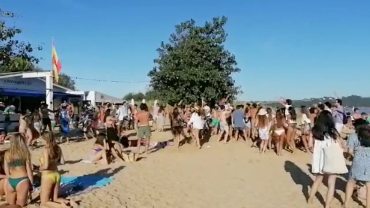 El chiringuito de El Puntal este s&aacute;bado.