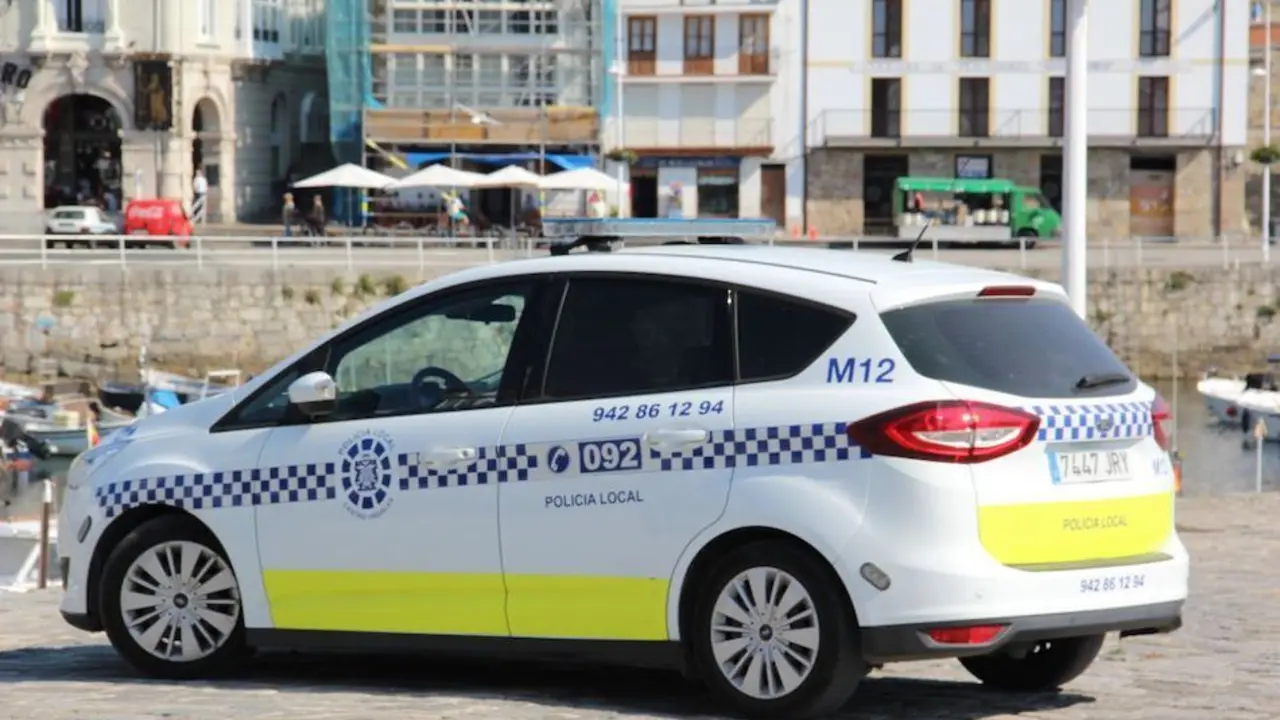 Polic&iacute;a de Castro Urdiales.