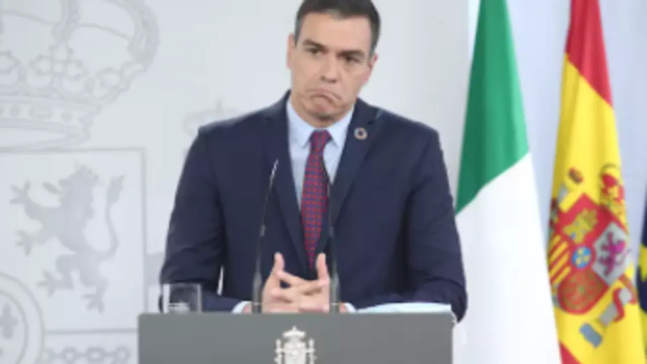 El presidente del Gobierno, Pedro S&aacute;nchez, interviene en la rueda de prensa convocada con los medios. - Eduardo Parra - Europa Press