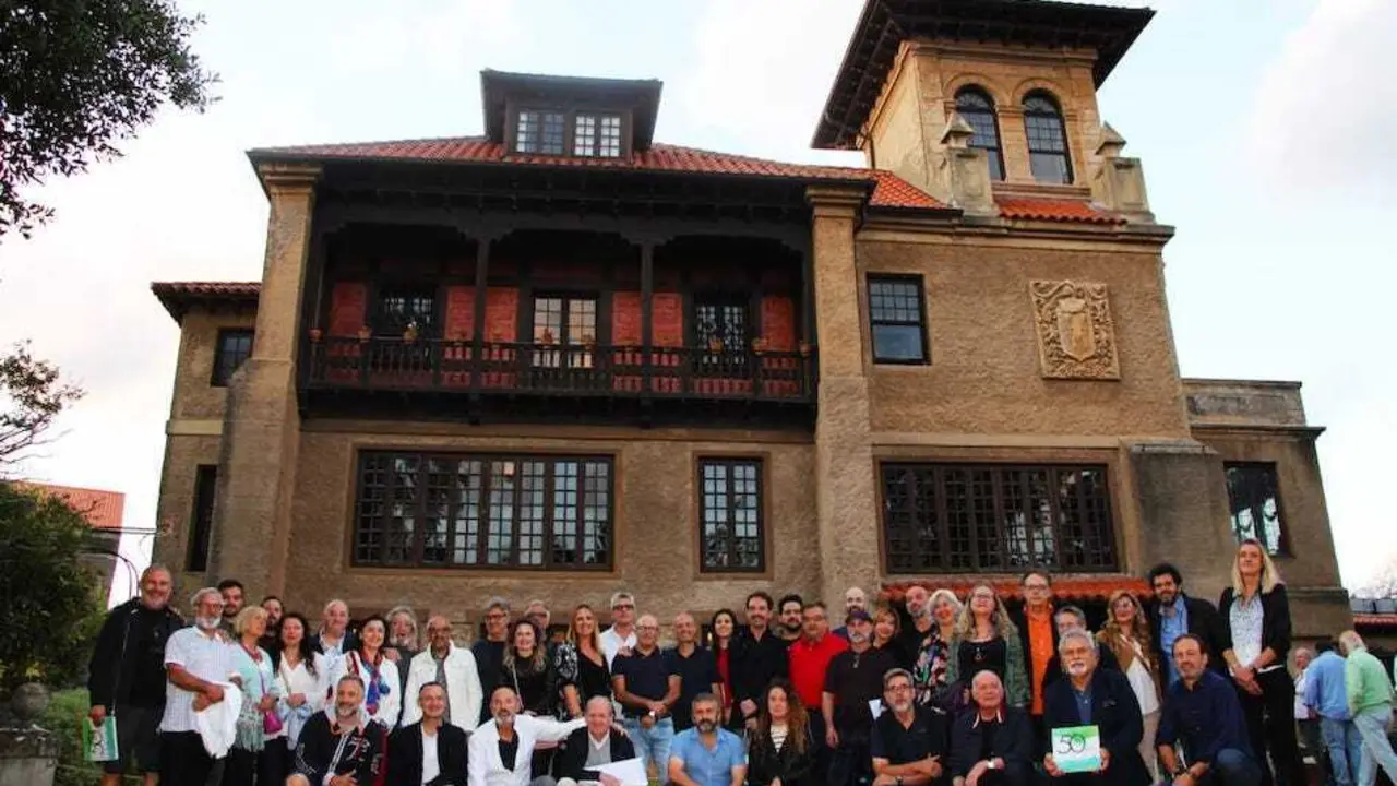 Grupo participante en la tercera bienal de acuarela "50 m2 Villa de Noja".