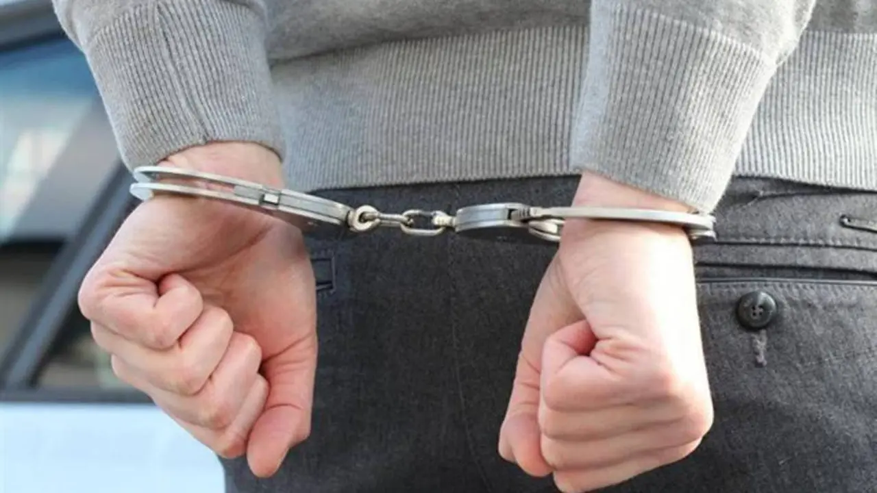 Detenido, esposas_