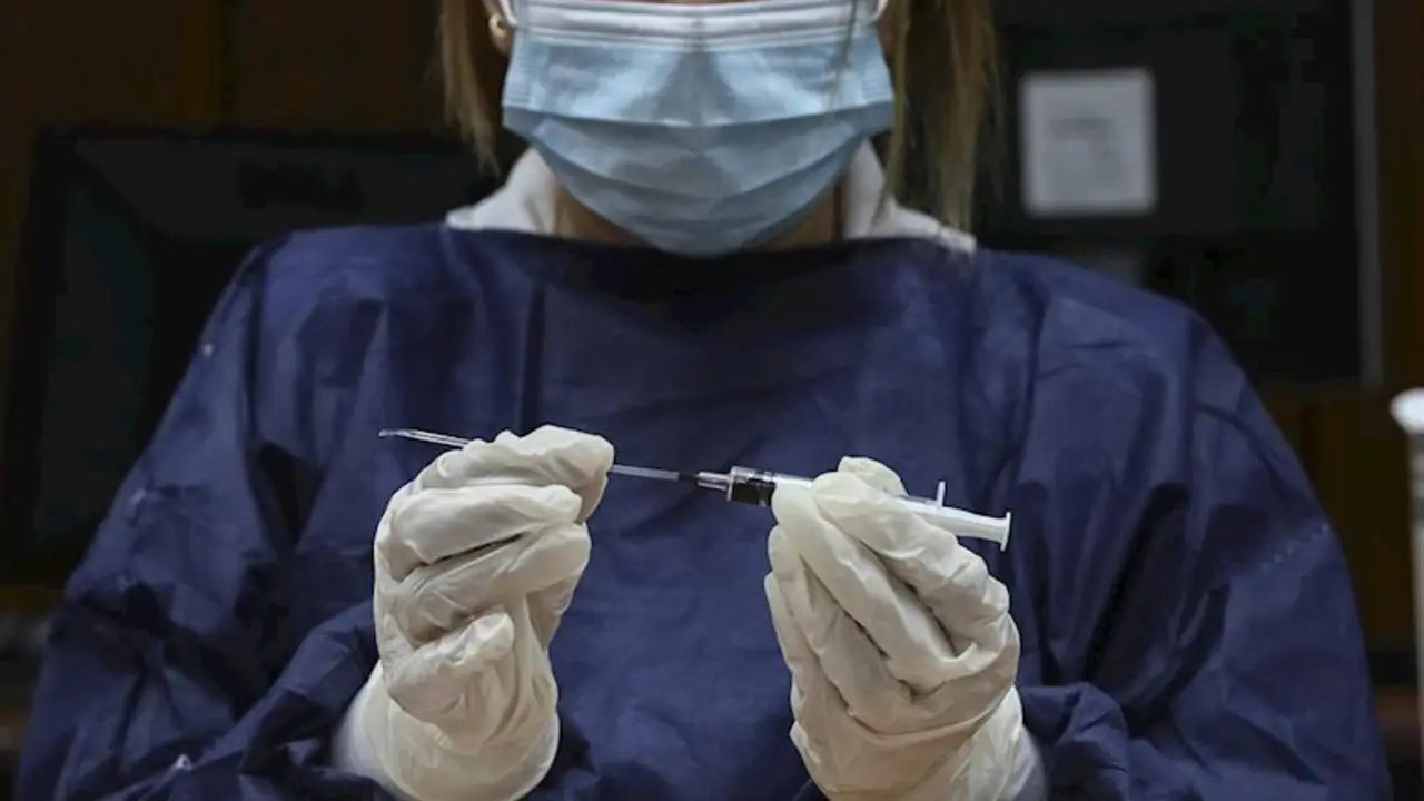 Una m&eacute;dico durante la pandemia del coronavirus. - Pedro Rances Mattey/dpa - Archivo