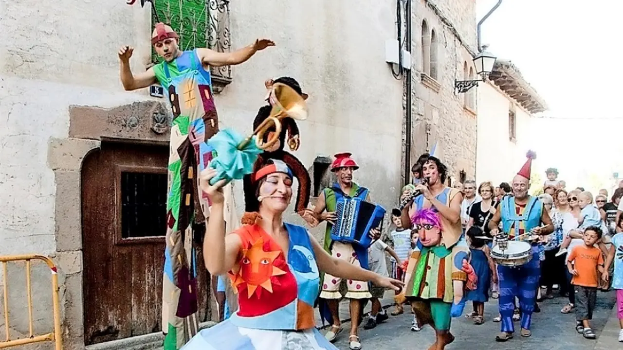 Pasacalles itinerante en una de las propuestas de la Cultura Contraataca de otra edici&oacute;n.