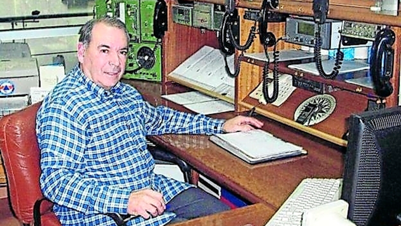 &lsquo;Pep&iacute;n&rsquo;, el popular radiotelefonista de la Cofrad&iacute;a de Santo&ntilde;a. / ALERTA