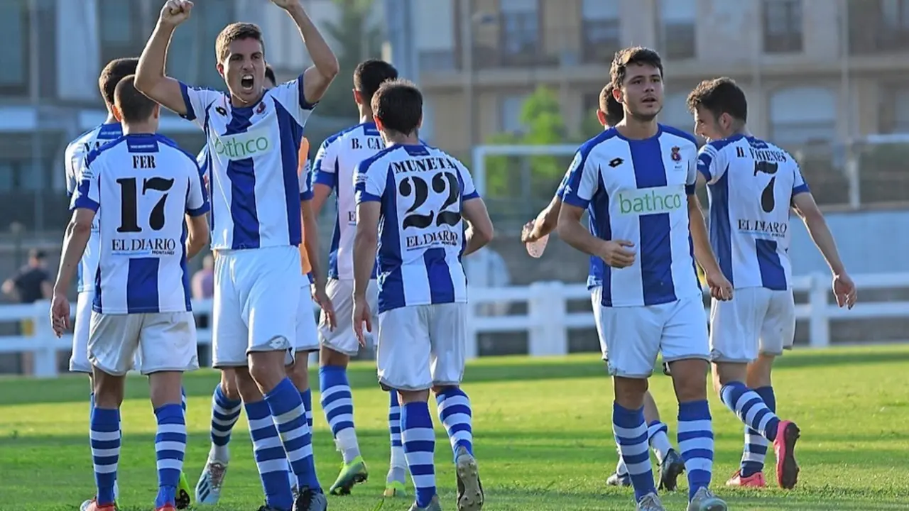 Los jugadores de la Gimn&aacute;stica celebran el pase a la final en la lucha por el ascenso. / Hardy