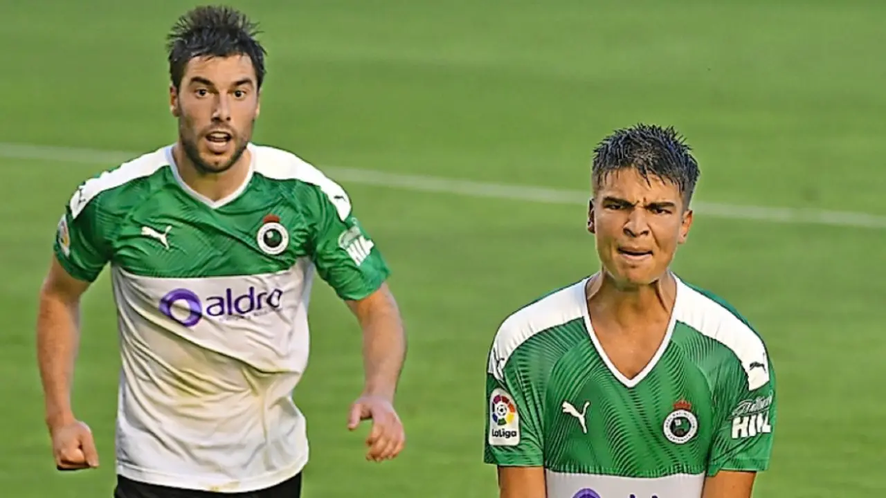 Siverio celebra su gol junto a Jon Ander, el jugador que hab&iacute;a comenzado la jugada que tan bien termin&oacute;. / Hardy