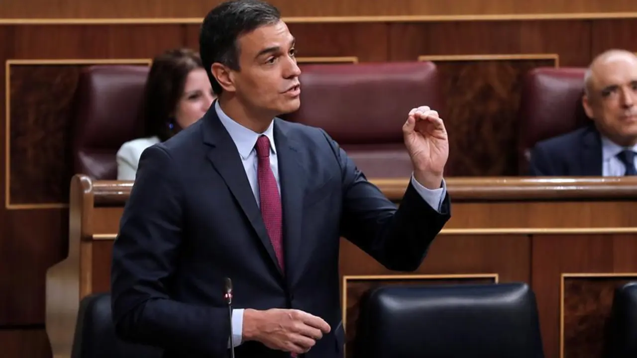 El presidente del Gobierno, Pedro S&aacute;nchez, durante su intervenci&oacute;n en la sesi&oacute;n de control al Ejecutivo que este mi&eacute;rcoles se celebra en el Congreso. EFE/Chema Moya