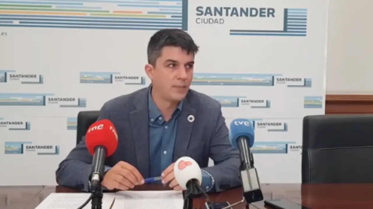 El portavoz del PSOE en el Ayuntamiento de Santander, Daniel Fern&aacute;ndez.