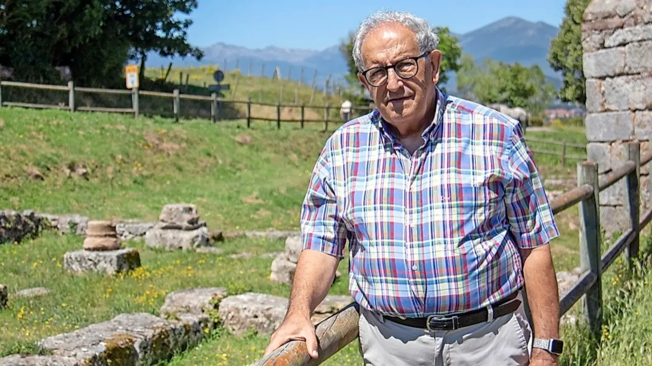 El director de las excavaciones durante cuatro d&eacute;cadas y profesor de la UC Jos&eacute; Manuel Iglesias.