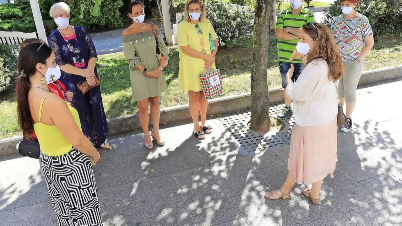 Participantes en la ruta celebrada ayer. / alerta