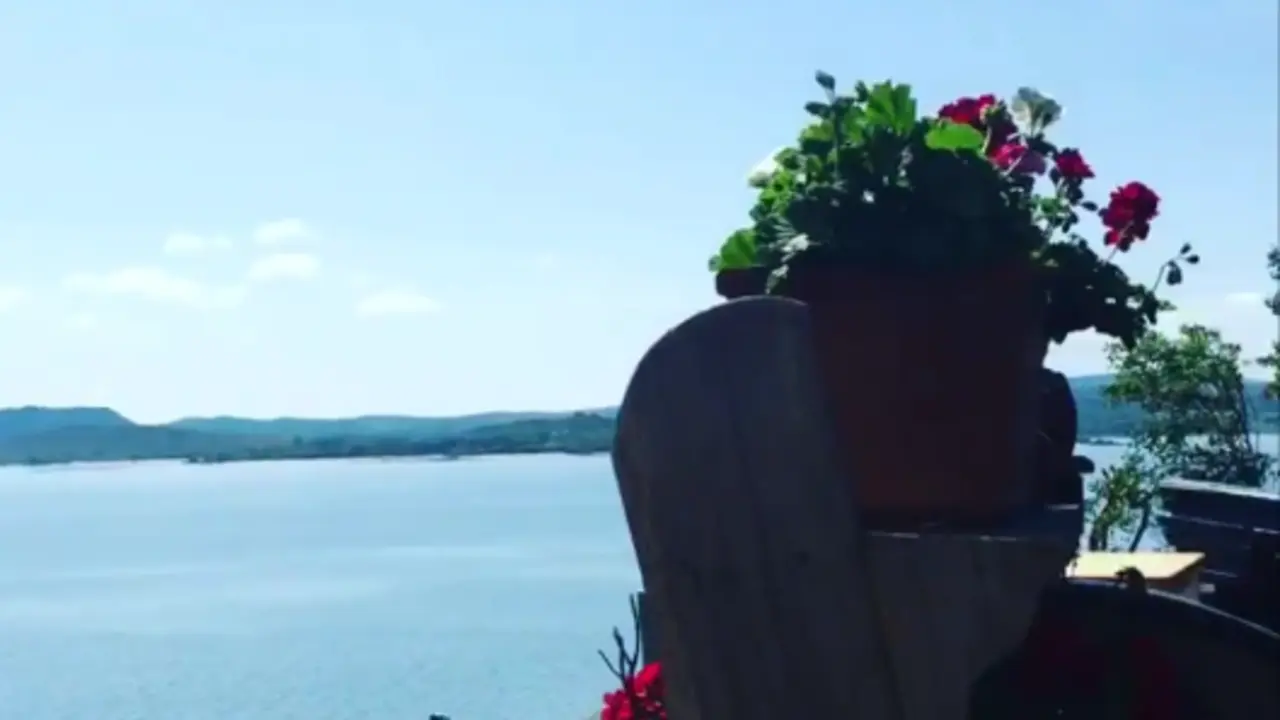 Vista del Pantano del Ebro desde el restaurante Puerto de Poblaci&oacute;n en Campoo.