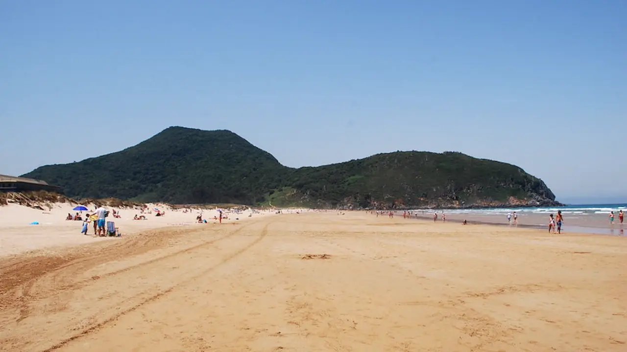 Playa de Berria en Santo&ntilde;a.