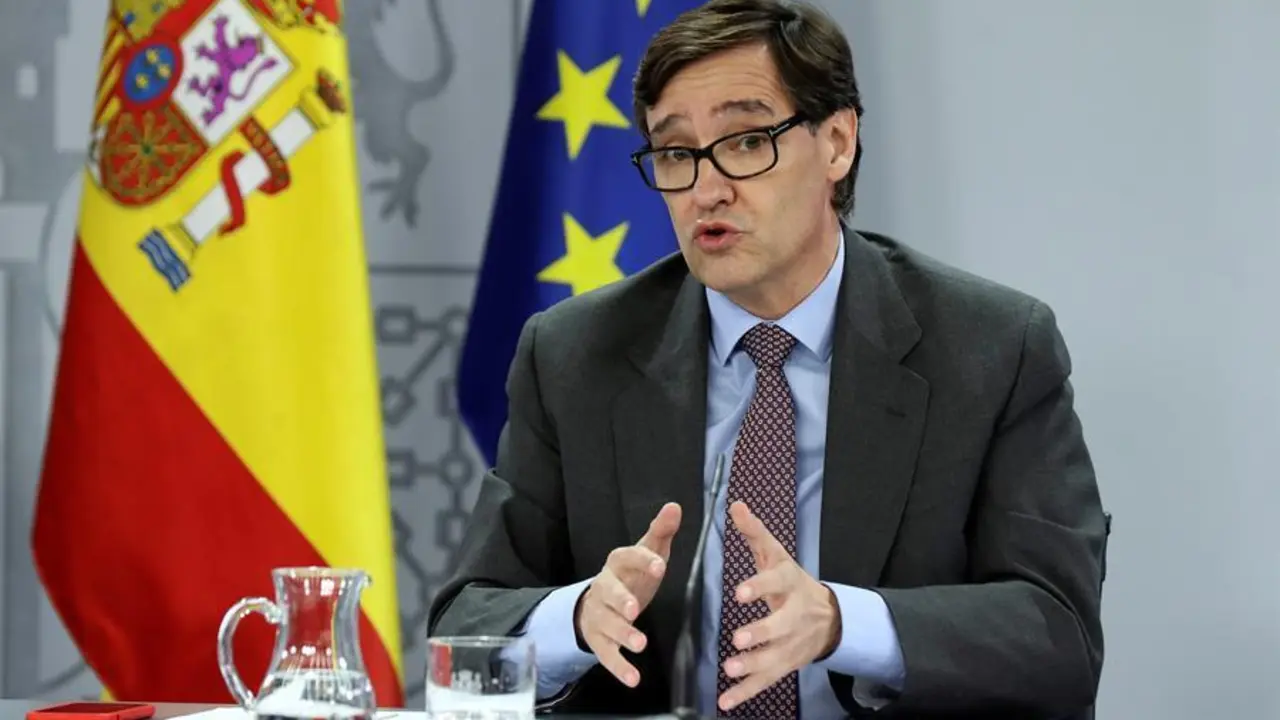 El ministro de Sanidad, Salvador Illa, durante la rueda de prensa ofrecida este martes tras el Consejo de Ministros. EFE/Kiko Huesca