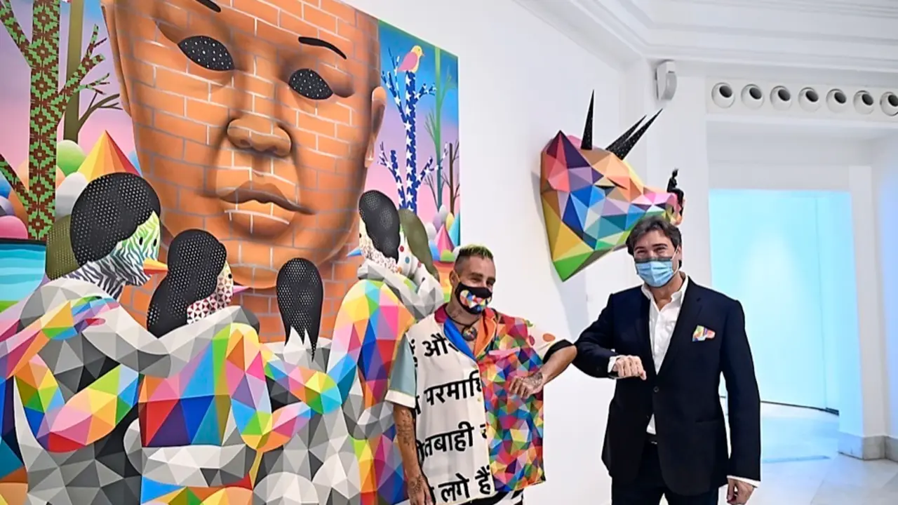 El artista Okuda San Miguel y el represntante del Puerto de Santander, Jaime Gonz&aacute;lez.