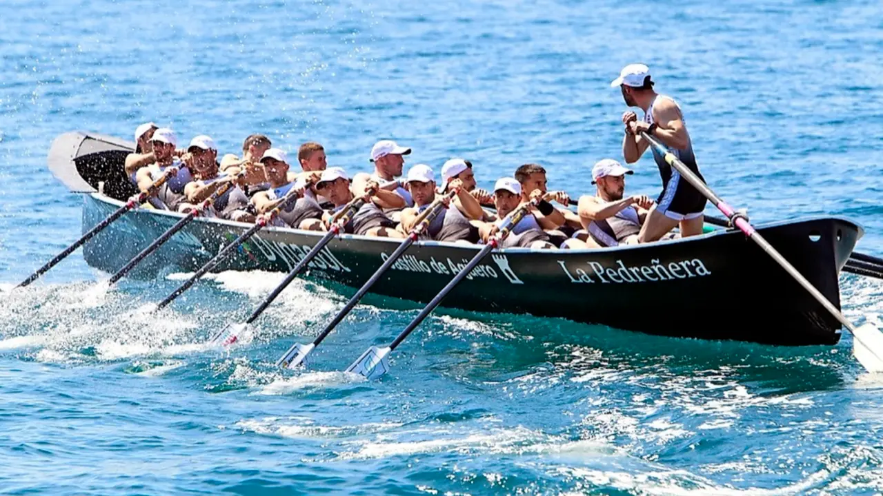 La tripulaci&oacute;n de Pedre&ntilde;a tras finalizar la regata de ayer.