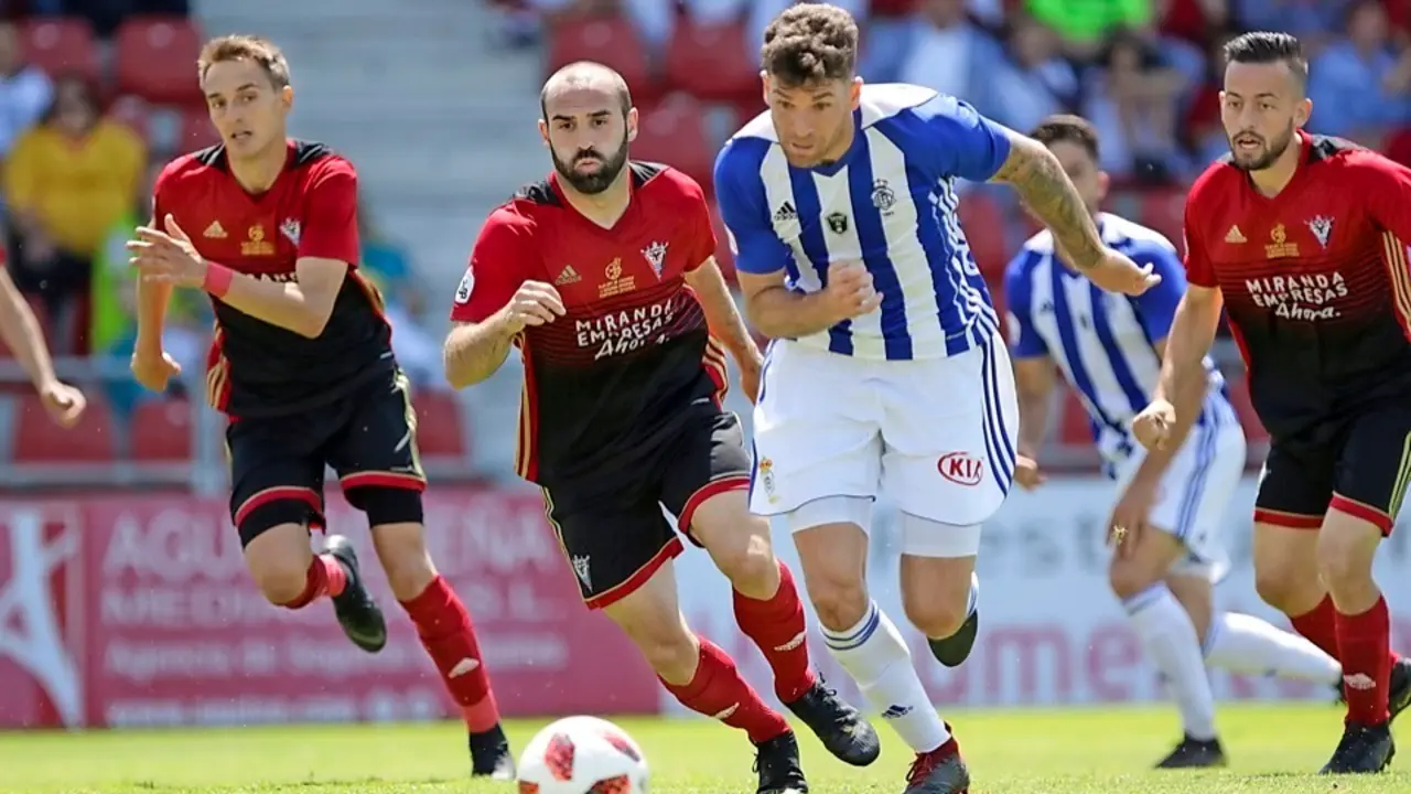 Pablo Andrade, durante la eliminatoria de playoff contra el Mirand&eacute;s en la que el Recreativo se jug&oacute; el ascenso el a&ntilde;o pasado.