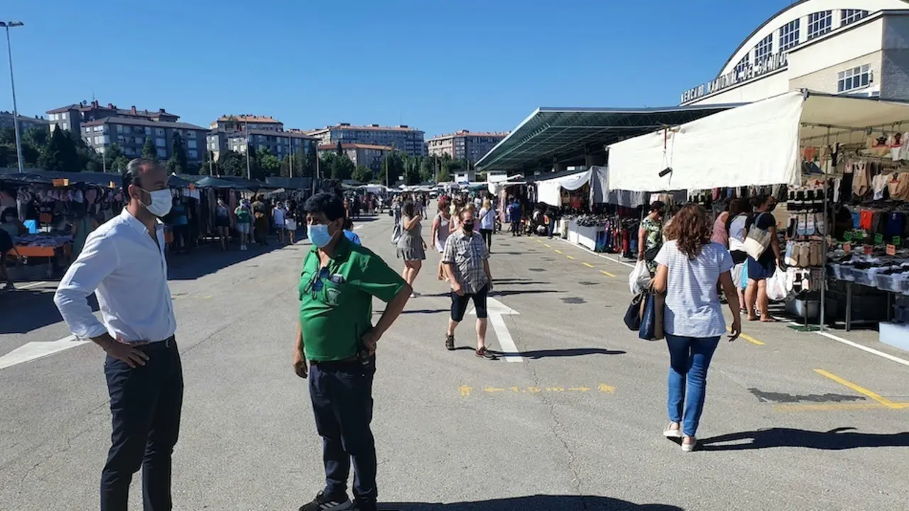 El alcalde de Torrelavega en el Mercado Nacional de Ganados.