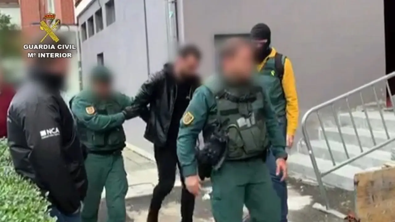 La guardia civil detiene a la organizaci&oacute;n de inmigrantes.