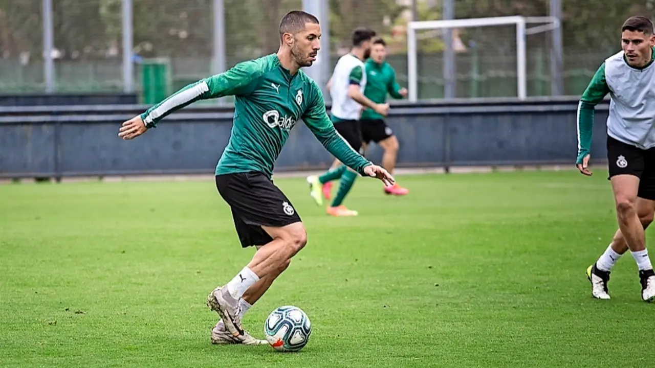 &Aacute;lvaro Cejudo, durante un entrenamiento en las instalaciones Nando Yosu. / alerta