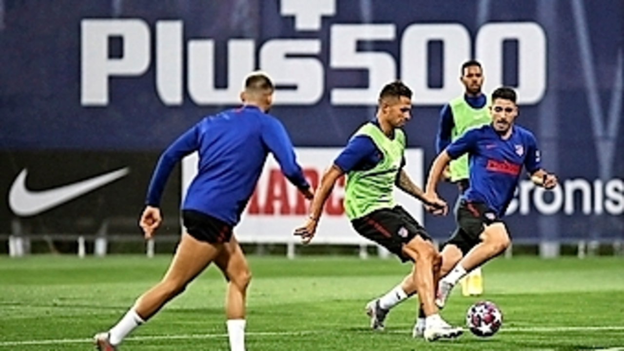 Los jugadores del Atl&eacute;tico de Madrid, durante el entrenamiento en el Benfica Campus en Seixal. / EFE